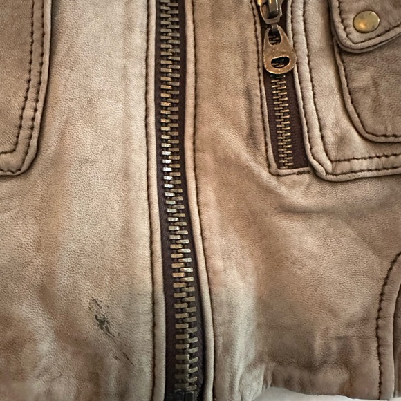 Doma Leather Vest /Free People. M/L runs small like Med. Zip out dickie w/ hood. - Picture 6 of 7